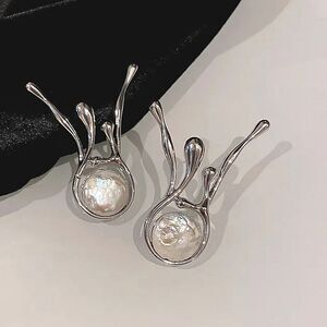 NWOT Abtract Pearl Earrings